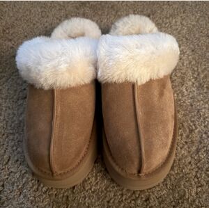 Women's Tan Suede UGG with Cream Fur Lining